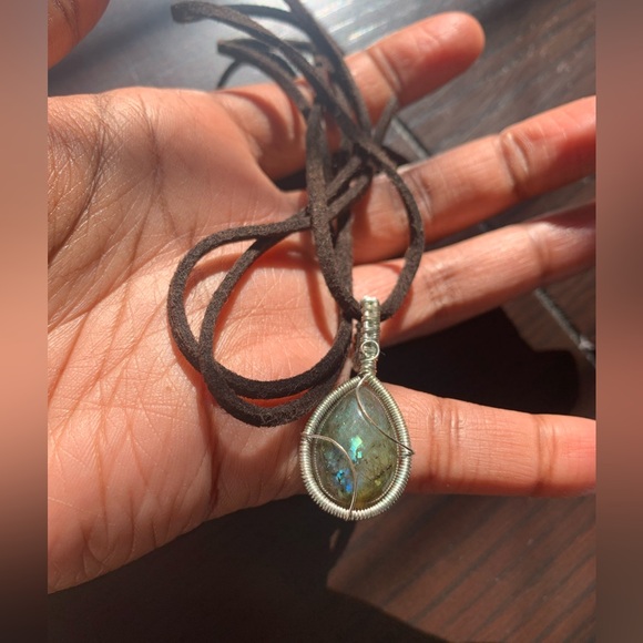Handmade wire wrapped Labradorite pendant choker - Picture 3 of 4